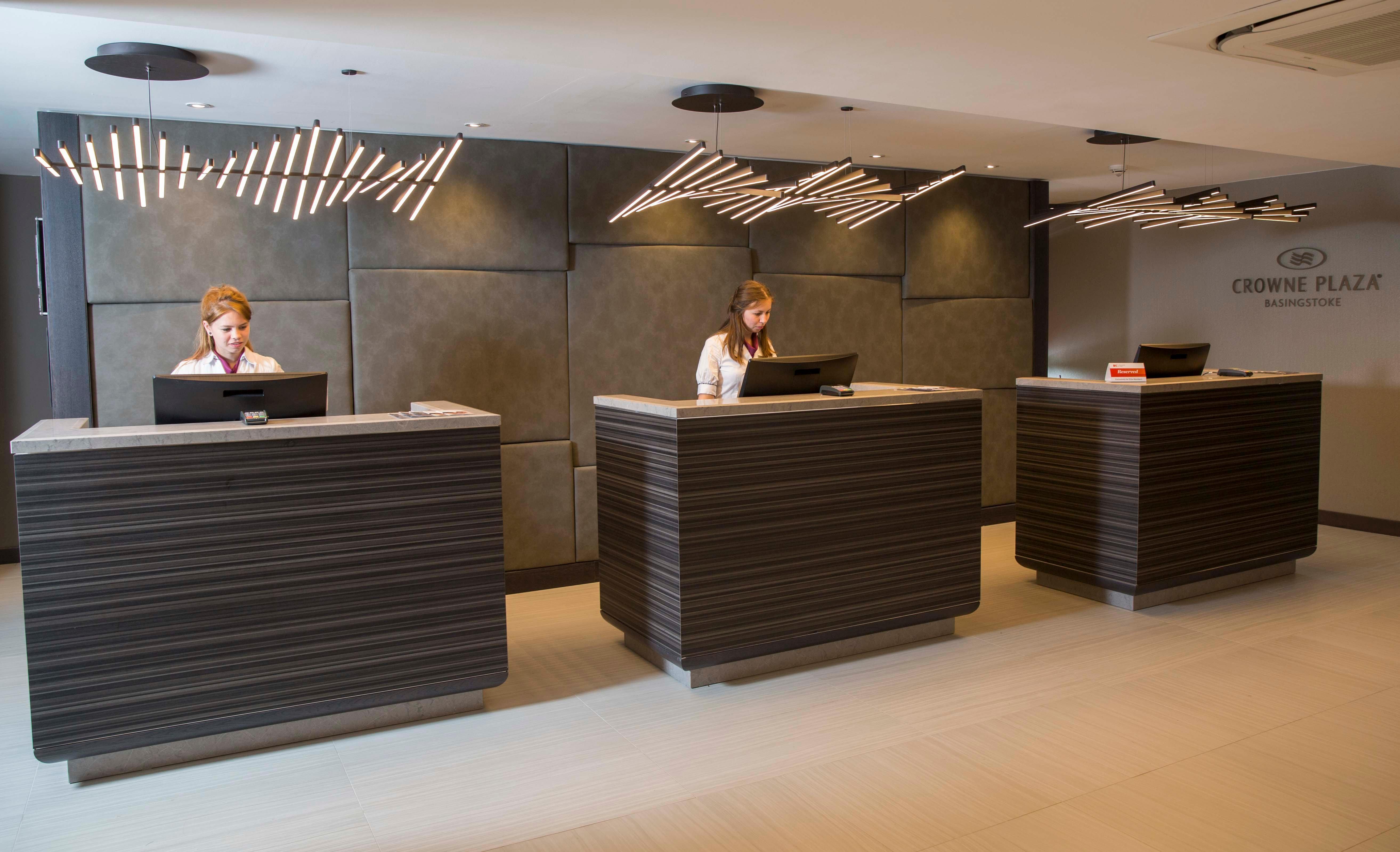 Crowne Plaza Basingstoke By Ihg Hotel Buitenkant foto