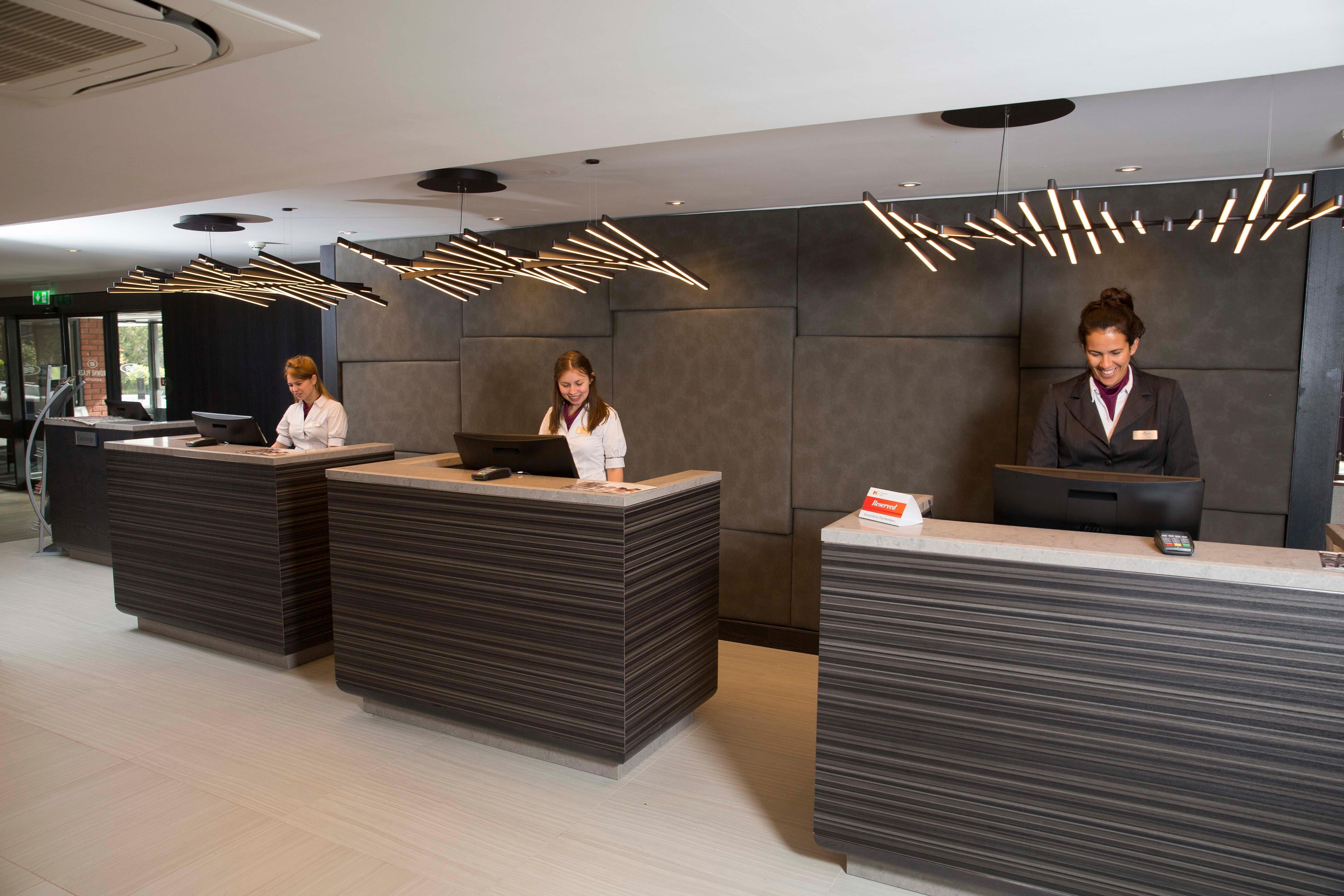Crowne Plaza Basingstoke By Ihg Hotel Buitenkant foto